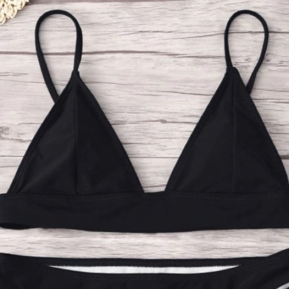 Black bikini
